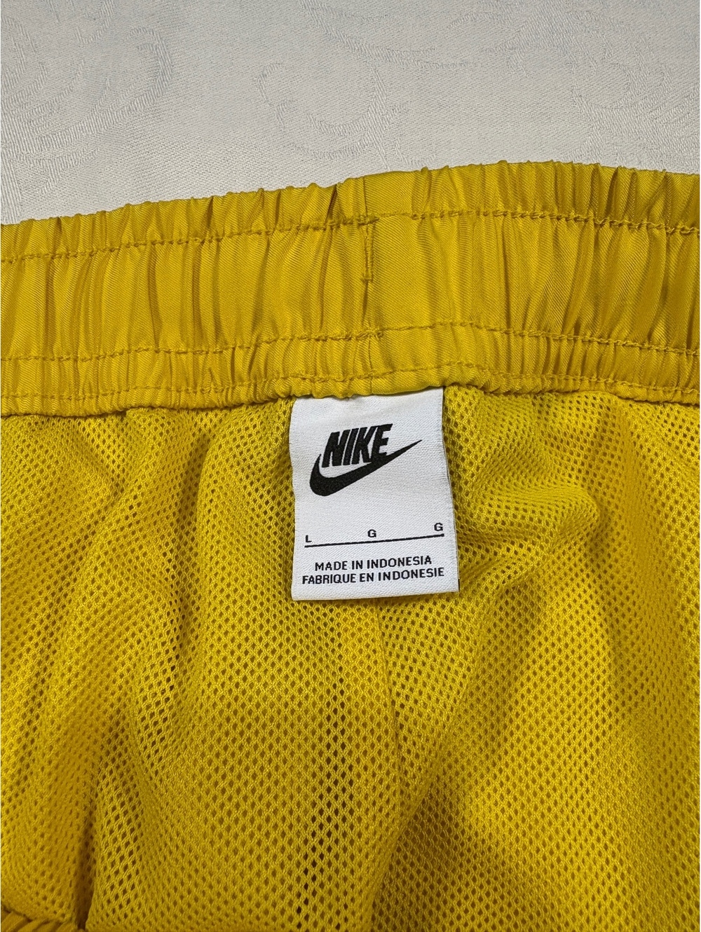 Nike Sportswear Yellow Flow Shorts Mens Size Large 6” Inseam - Picture 3 of 7